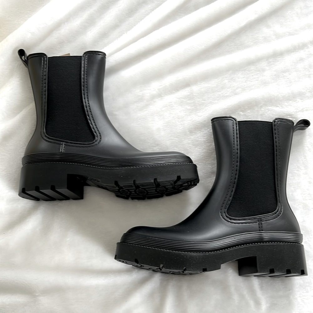 Black waterproof style boots, size 7